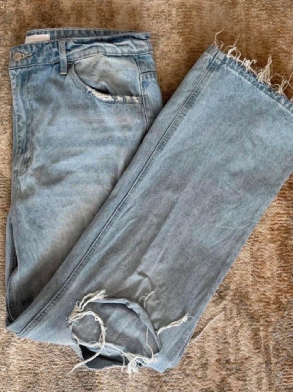 Women's Light Blue Straight-Leg Jeans with Frayed Hem